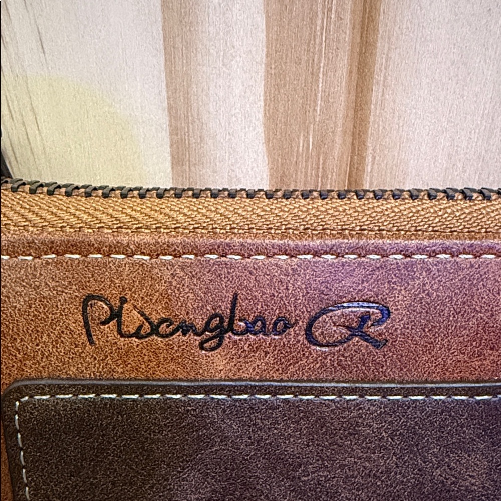 NWOT Pidengbao Brown Leather Wallet - Picture 2 of 8